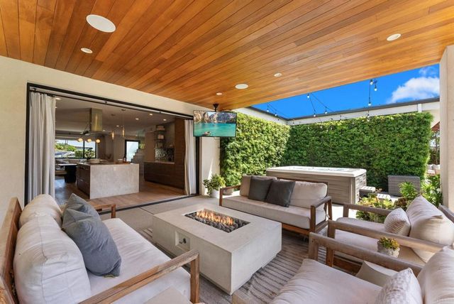 $4,400,000 | 5530 Candlelight Drive, La Jolla, CA 92037