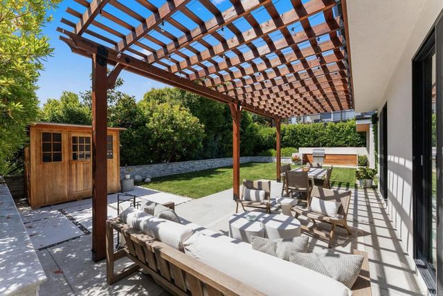 $4,400,000 | 5530 Candlelight Drive, La Jolla, CA 92037