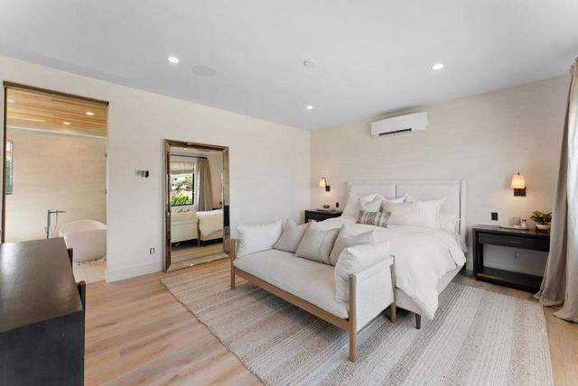 $4,400,000 | 5530 Candlelight Drive, La Jolla, CA 92037