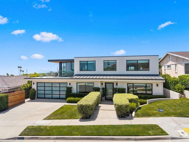 $4,400,000 | 5530 Candlelight Drive, La Jolla, CA 92037