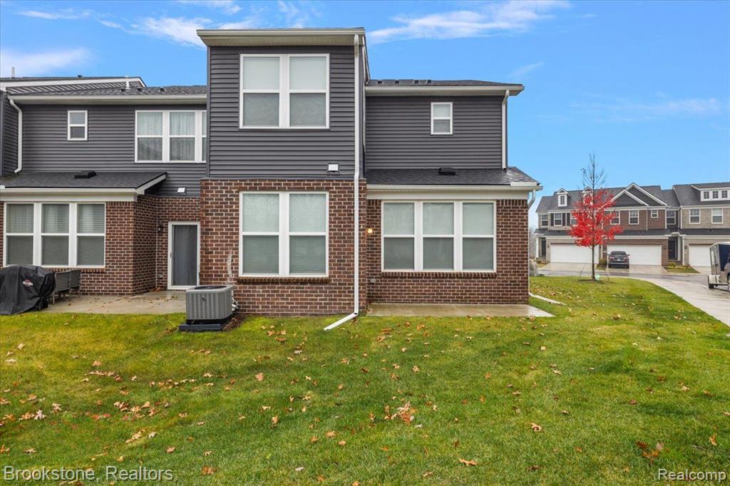 348 Strawberry Drive Rochester, MI 48307 - Photo 4 of 45