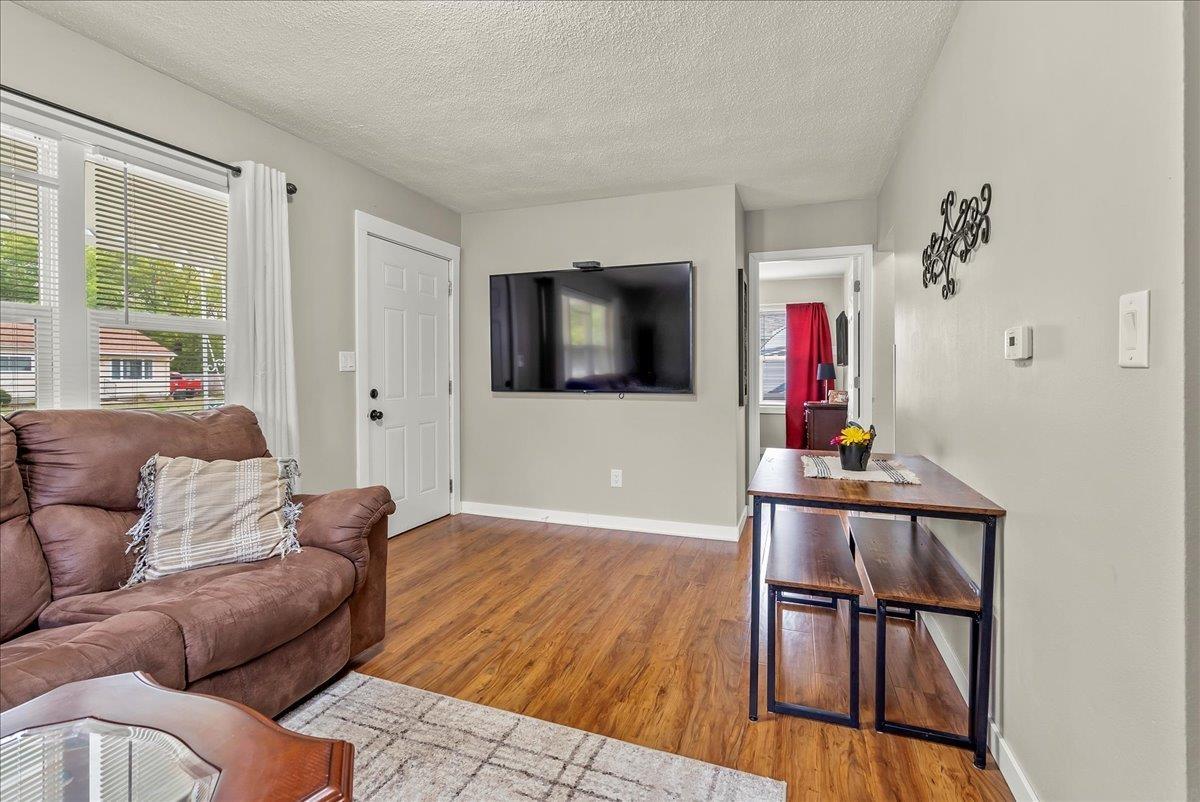 409 2nd Street Waterloo, IA 50702 - Photo 5 of 21 Gallery Image 5