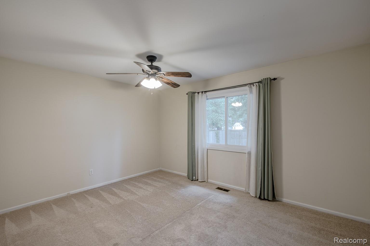 1665 Rosedale Street West Bloomfield, MI 48324 - Photo 14 of 41 Primary bedroom