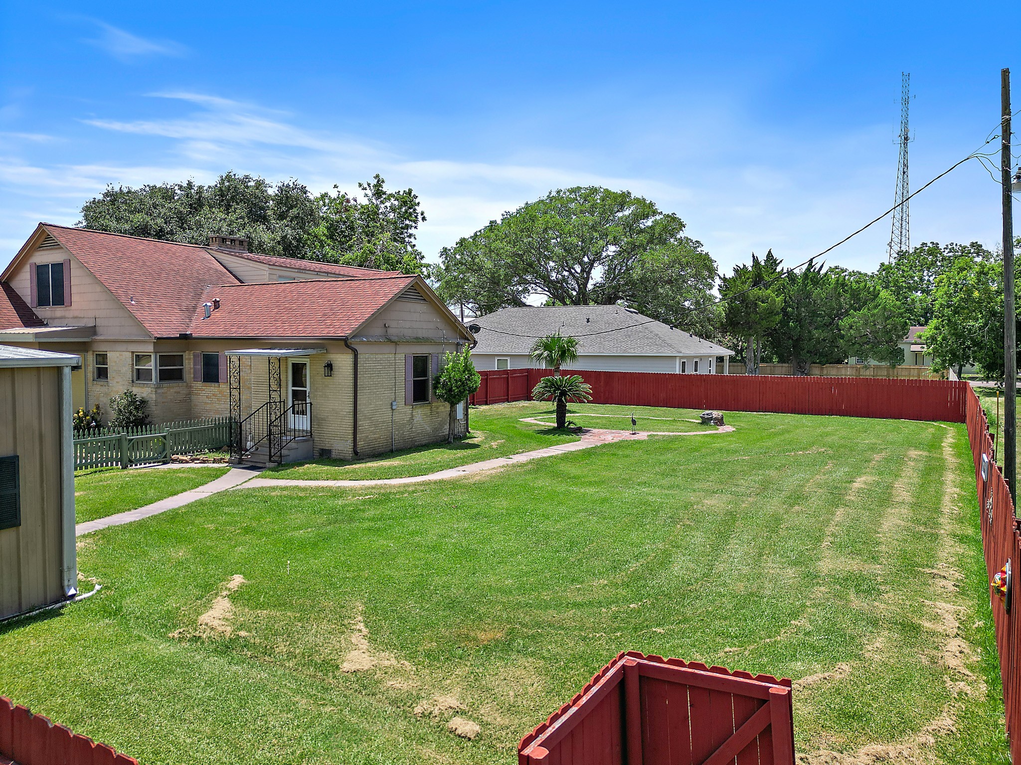 405 Park Street Anahuac, TX 77514 - Photo 33 of 37 Another view of the backyard.