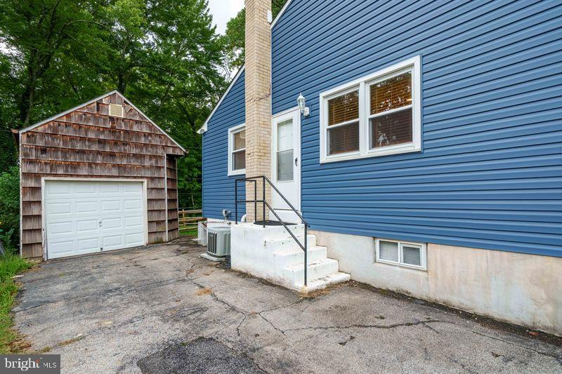 1817 Township Road Wilmington, DE 19804 - Photo 21 of 27 Detached Garage