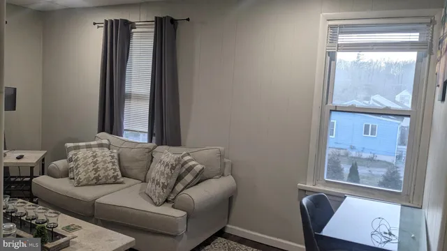 $1,600 | 604 West Holly Avenue, Unit B, Pitman, NJ 08071