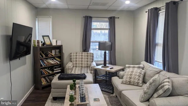 $1,600 | 604 West Holly Avenue, Unit B, Pitman, NJ 08071