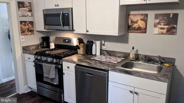 $1,600 | 604 West Holly Avenue, Unit B, Pitman, NJ 08071