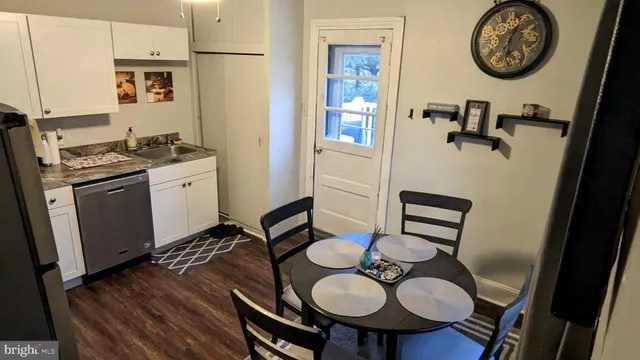 $1,600 | 604 West Holly Avenue, Unit B, Pitman, NJ 08071