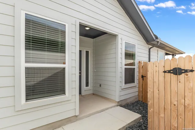 $1,700 | 194 Nespral Drive, San Antonio, TX 78253