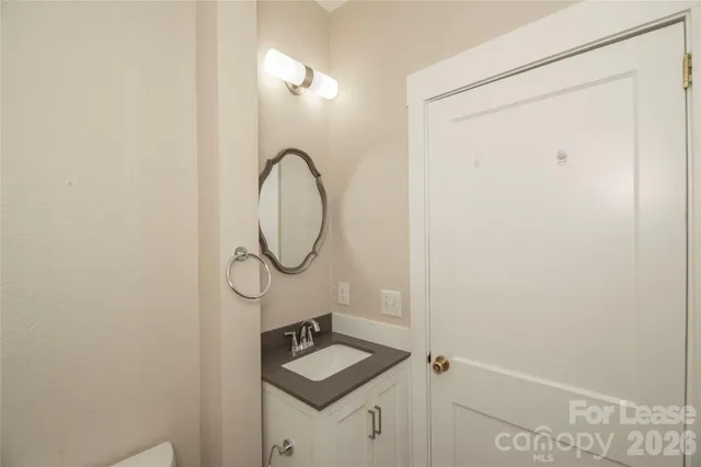 $1,600 | 212 South Broad Street, Brevard, NC 28712