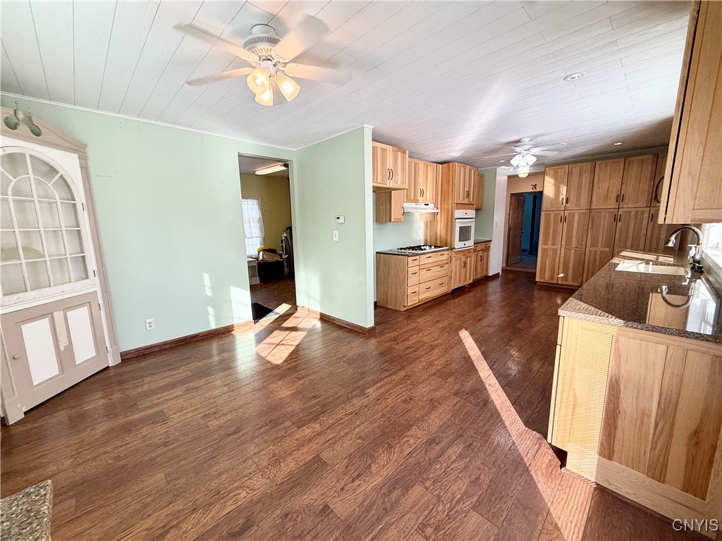 1001 Cold Springs Road Salina, NY 13088 - Photo 5 of 38 Large eat-in kitchen