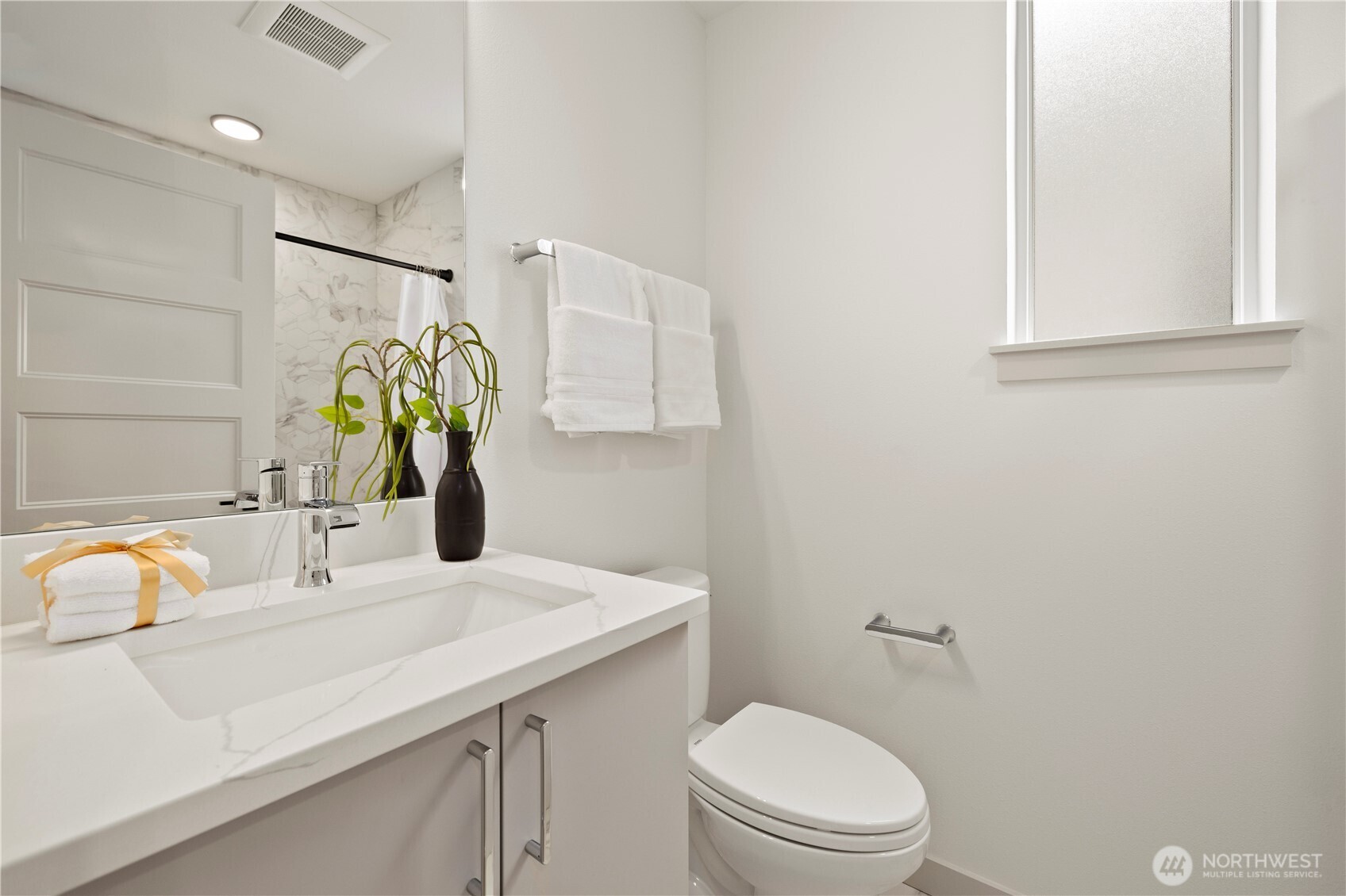 7013 9th Avenue Northeast Seattle, WA 98115 - Photo 18 of 28