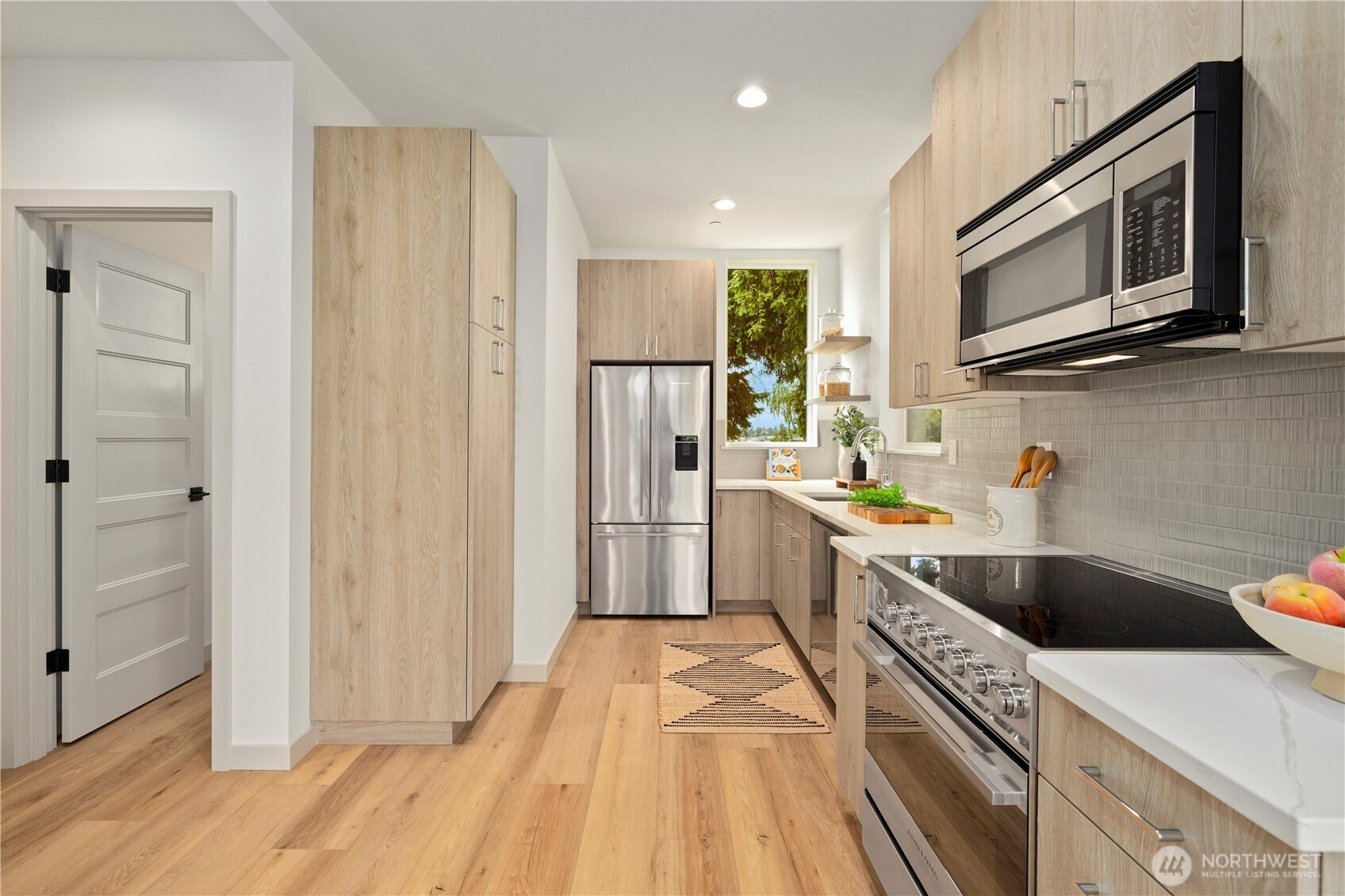 7013 9th Avenue Northeast Seattle, WA 98115 - Photo 6 of 28