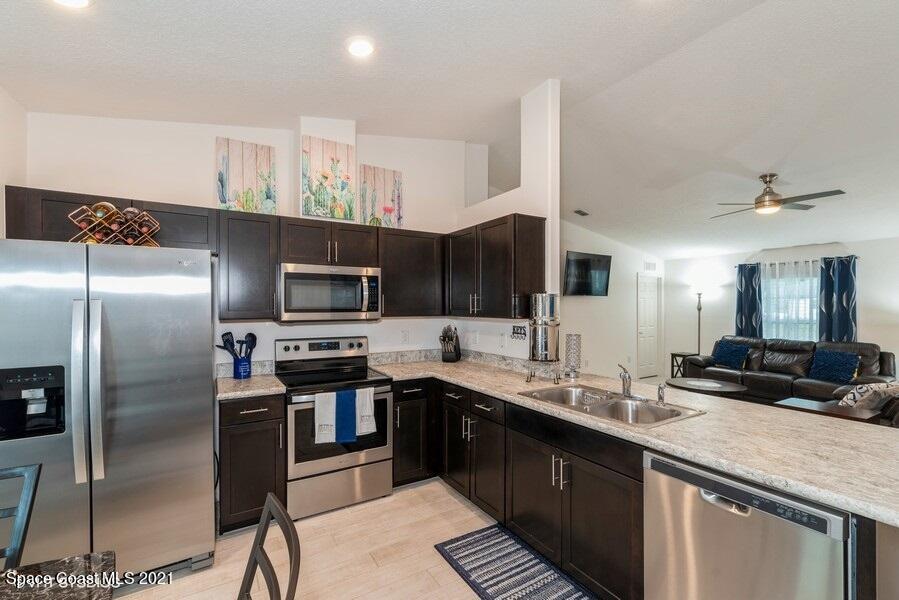 987 Raleigh Road Southeast Palm Bay, FL 32909 - Photo 5 of 22 05_987RaleighRd_5_Kitchen_LowRes
