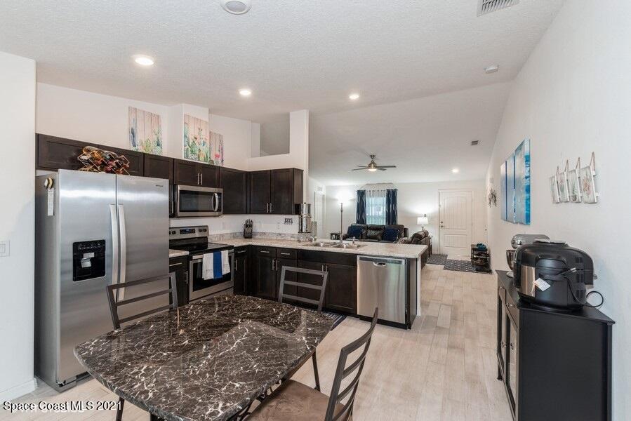 987 Raleigh Road Southeast Palm Bay, FL 32909 - Photo 6 of 22 06_987RaleighRd_177001_Kitchen_LowRes