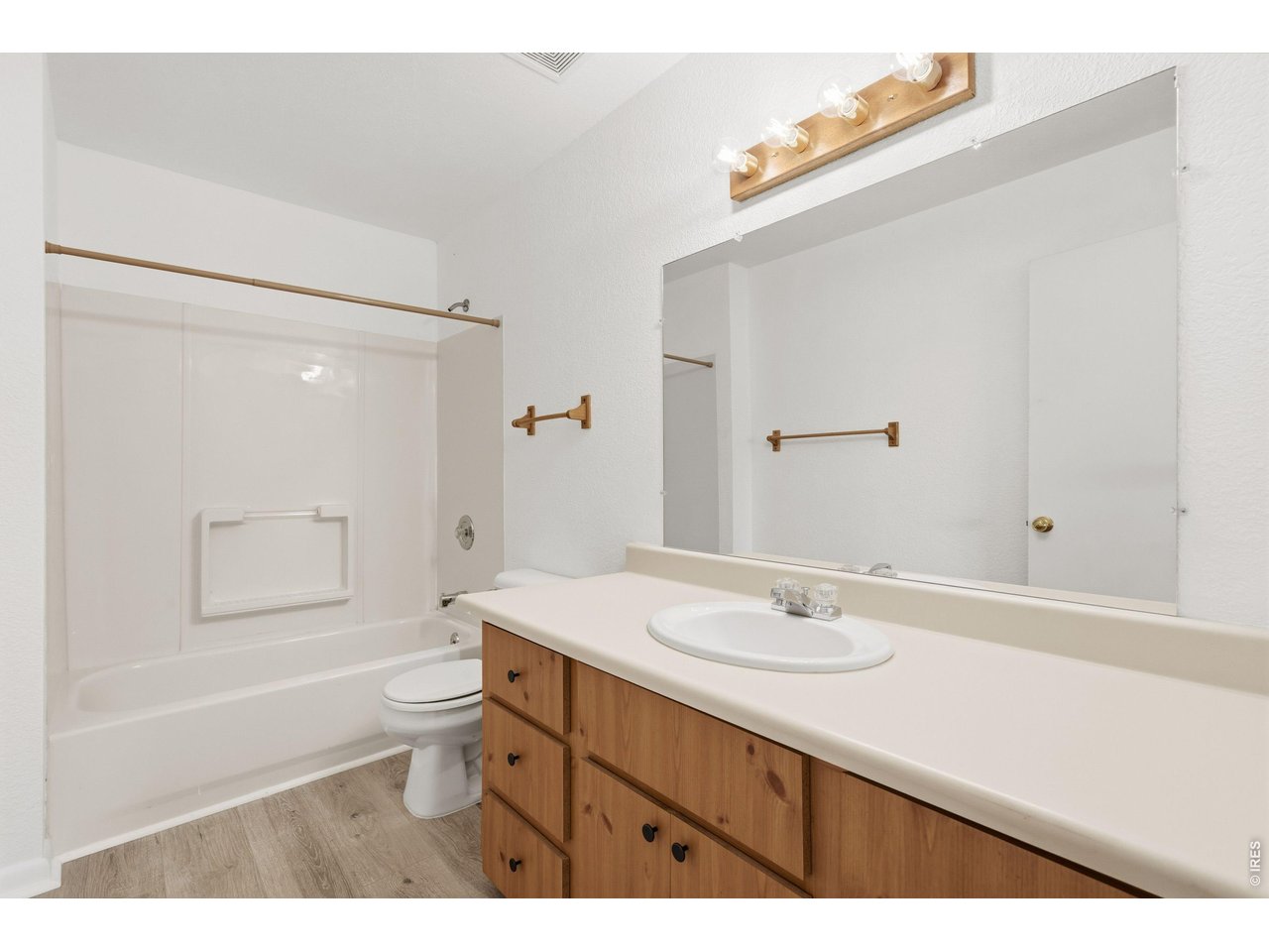 54 Rist View Road Bellvue, CO 80512 - Photo 38 of 50 Additional Guest House Full Bathroom