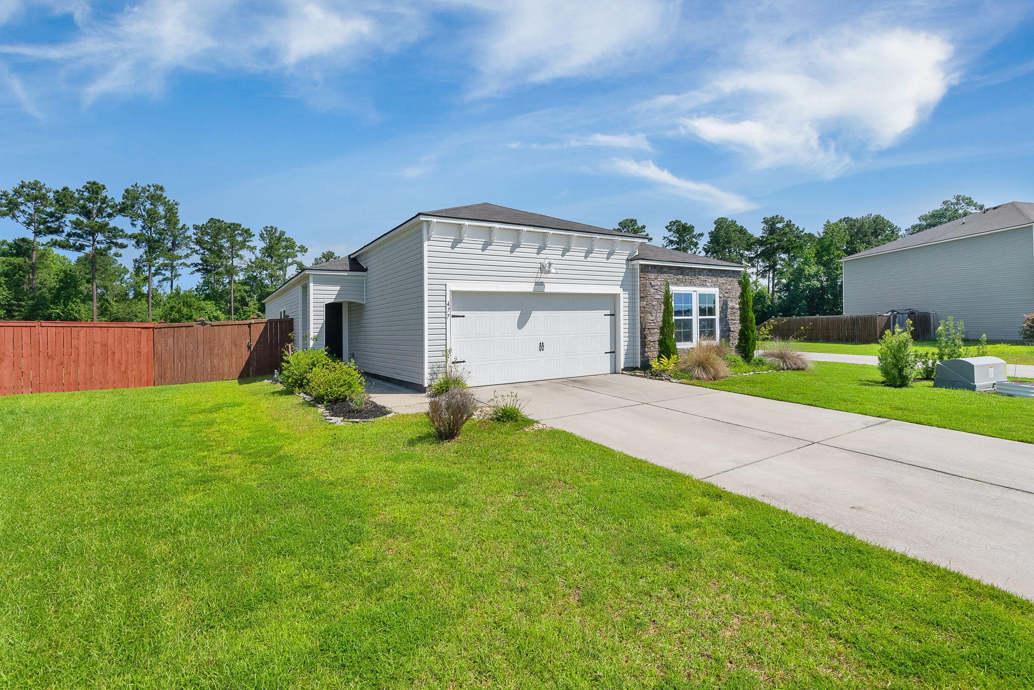 477 Spanish Wells Road Summerville, SC 29486 - Photo 3 of 32 3-web-or-mls-Barclay Media Co. -3