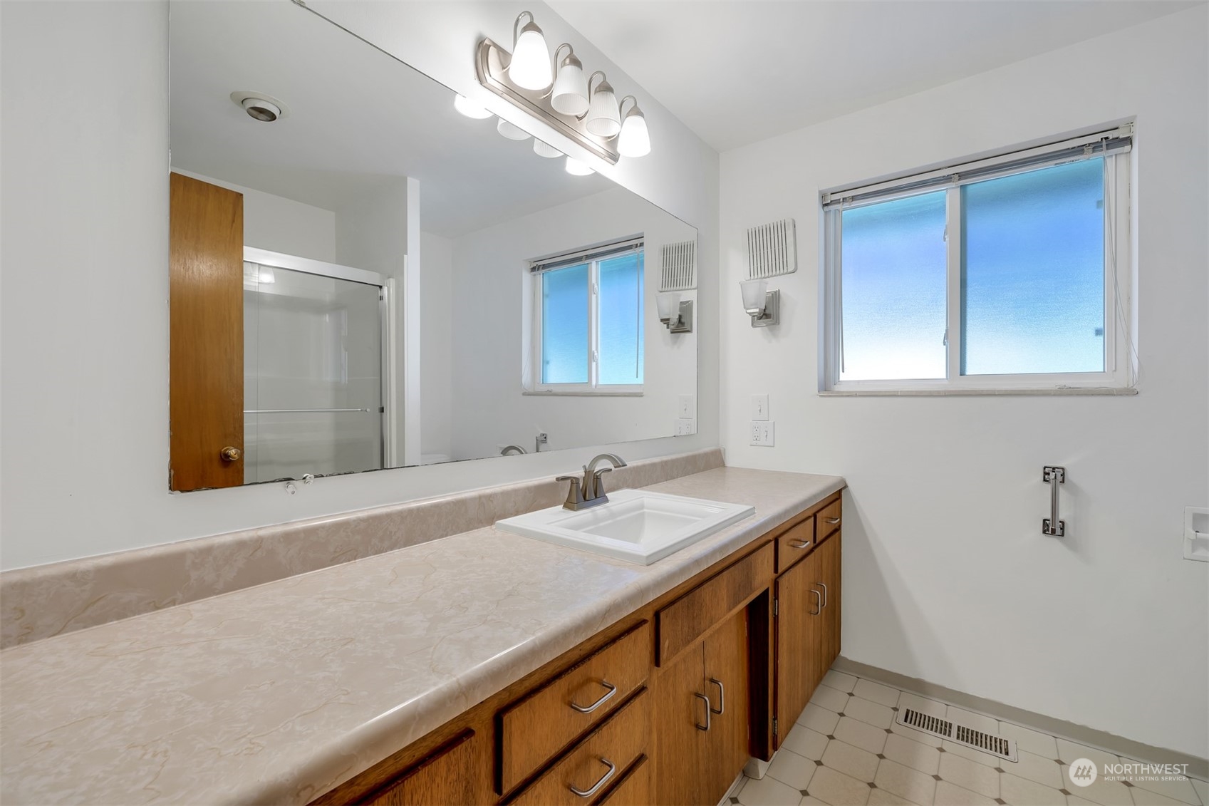 812 Jefferson Avenue Northeast Renton, WA 98056 - Photo 11 of 25 Gallery Image 11