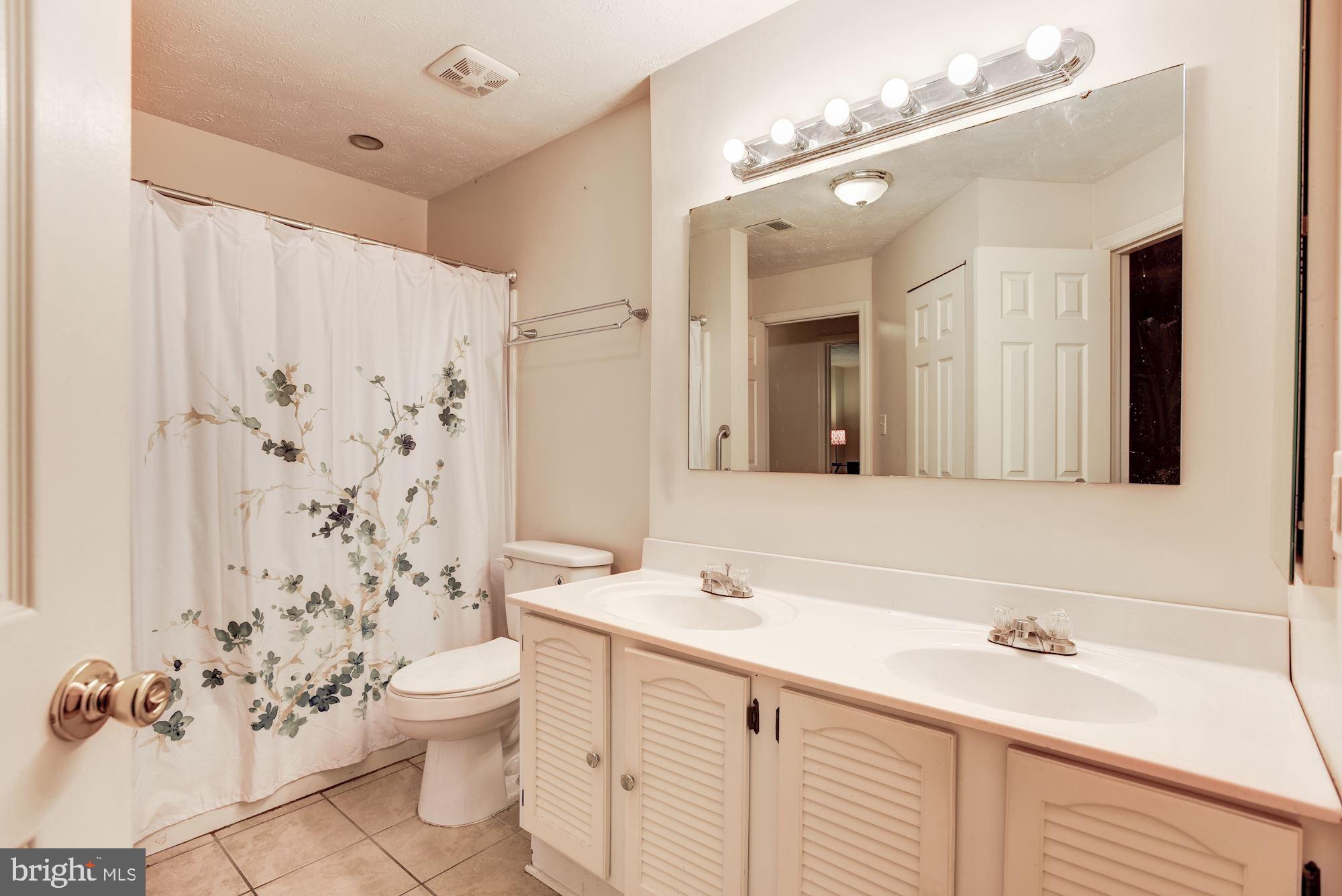 808 Stratford Way, Unit D Frederick, MD 21701 - Photo 12 of 23 Full Bath