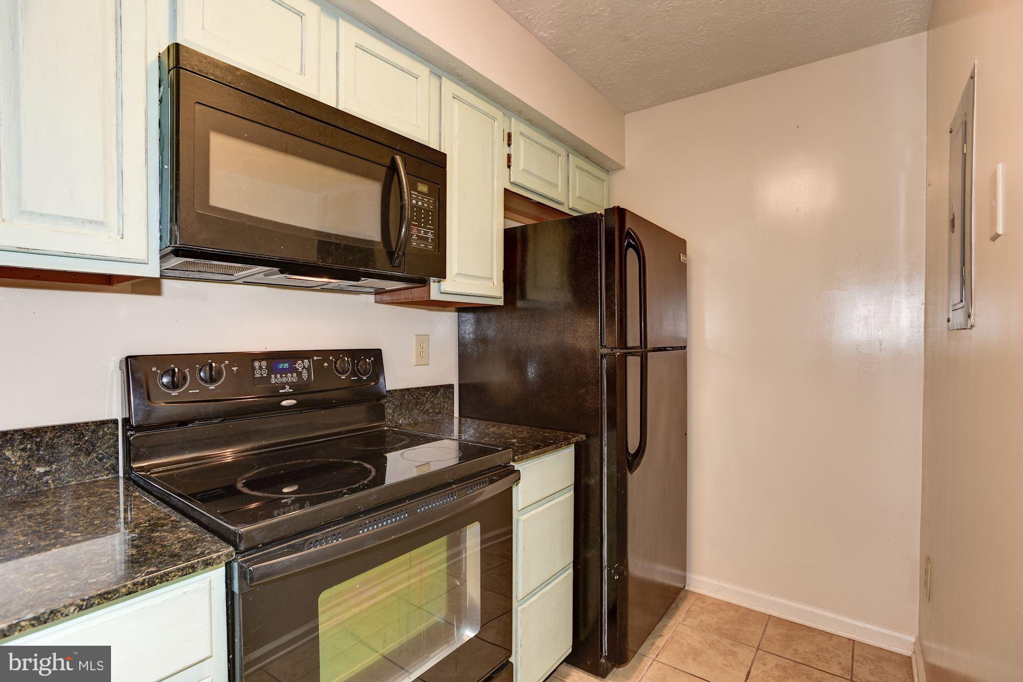808 Stratford Way, Unit D Frederick, MD 21701 - Photo 8 of 23 Kitchen