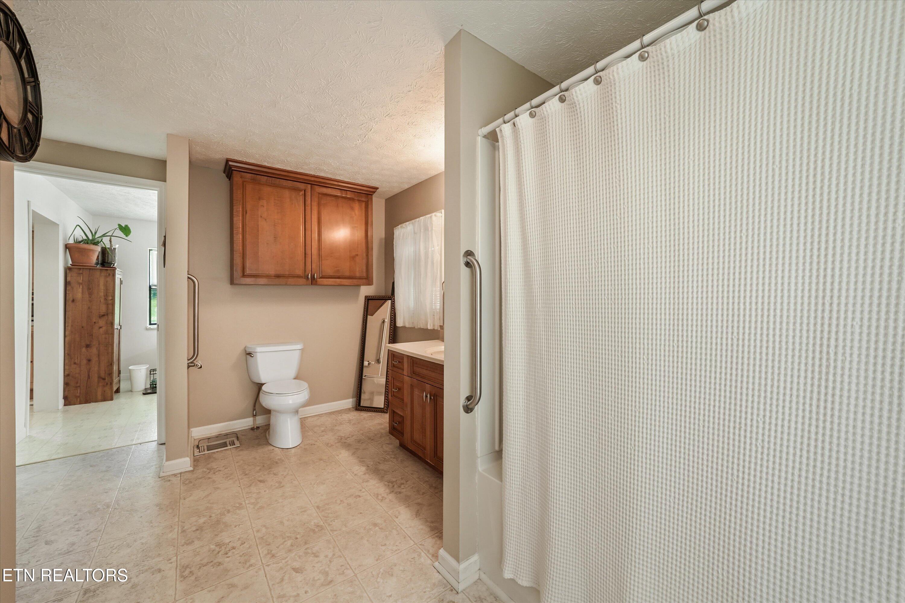 127 Mountain Road Oliver Springs, TN 37840 - Photo 18 of 36 Bathroom