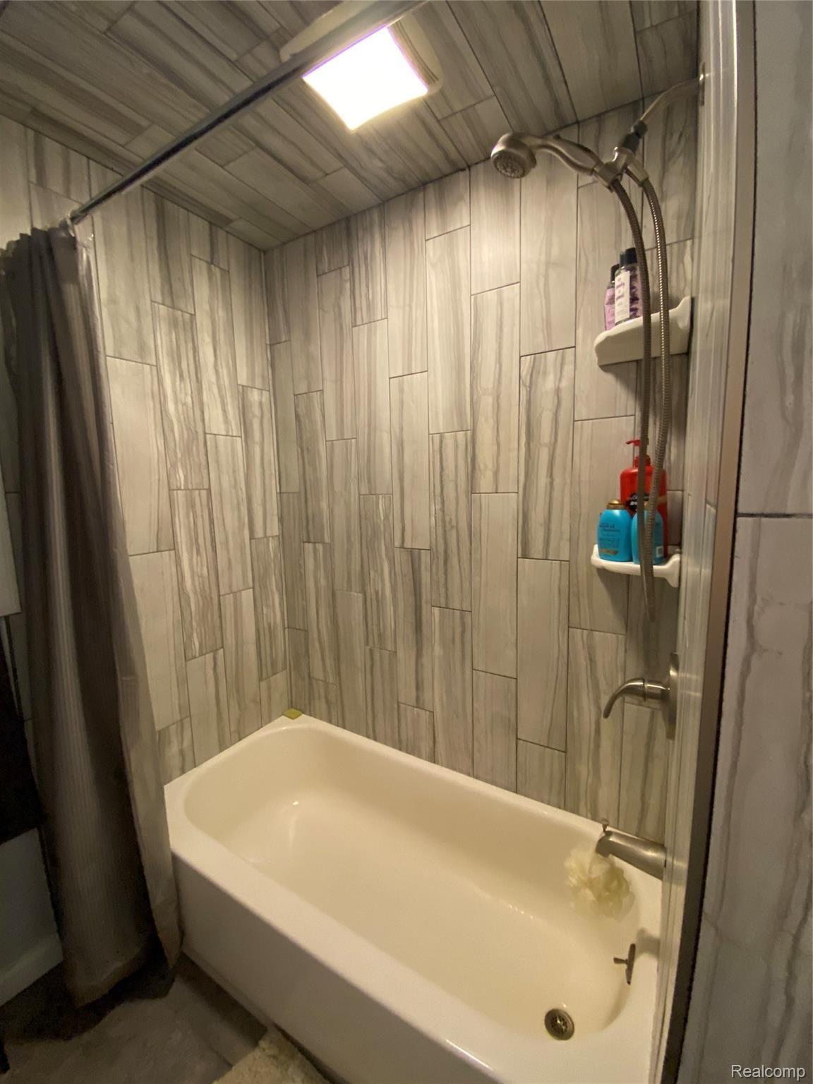 14490 Eddy Lake Road Fenton, MI 48430 - Photo 11 of 31 IMG-2008.jpg