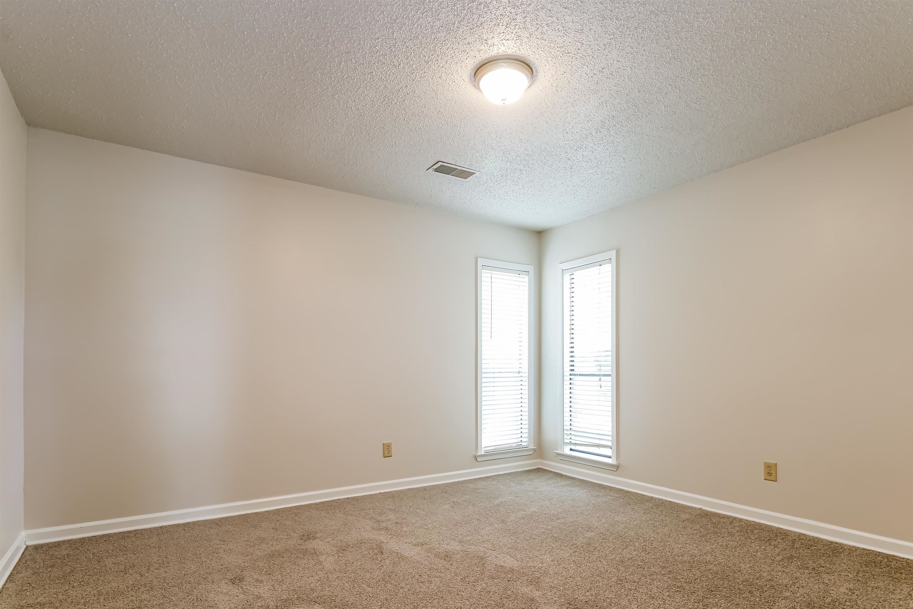 8661 Roundtree Place Memphis, TN 38016 - Photo 11 of 17 an empty room with window