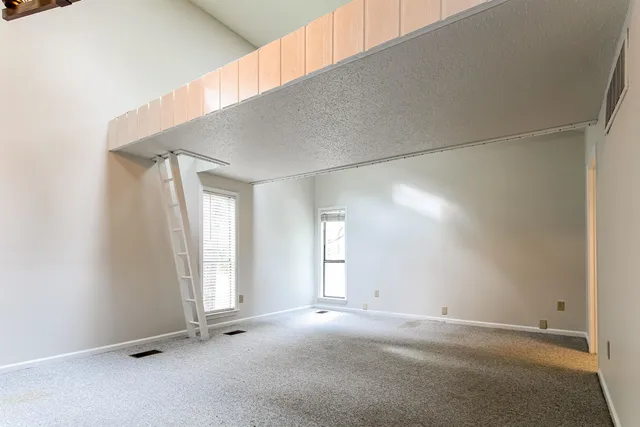 a black and white photo of a room