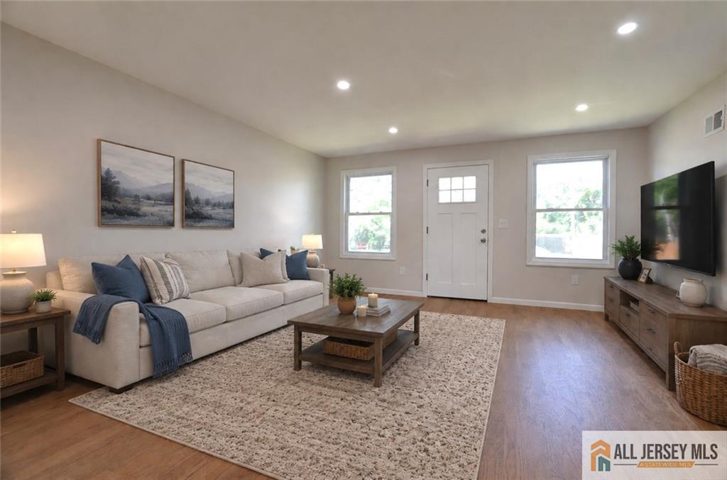 24 John Street Helmetta, NJ 08828 - Photo 3 of 17
