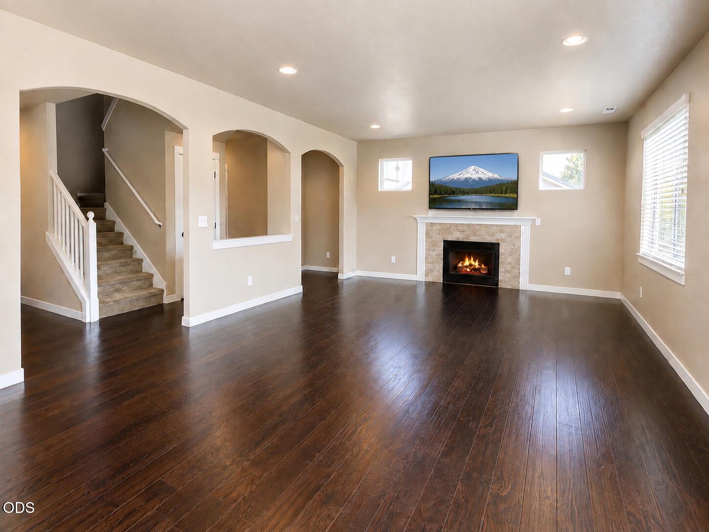 2781 Northeast Spring Water Place Bend, OR 97701 - Photo 2 of 29 Gallery Image 2