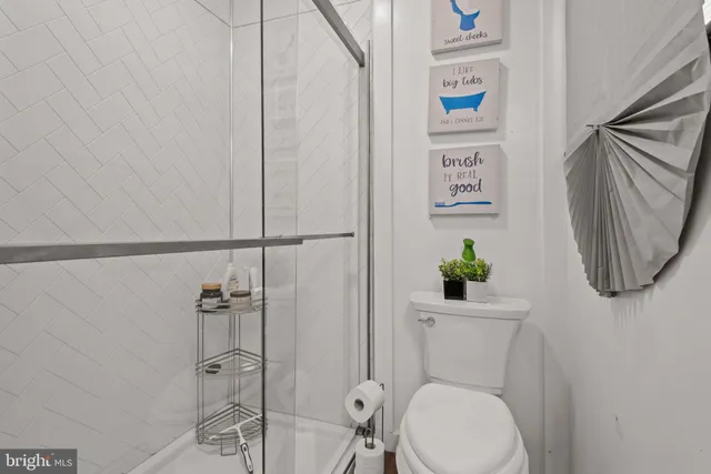 a bathroom with a toilet and a shower