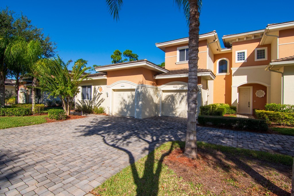 2583 Stockbridge Square Southwest, Unit 2583, Vero Beach, FL 32962