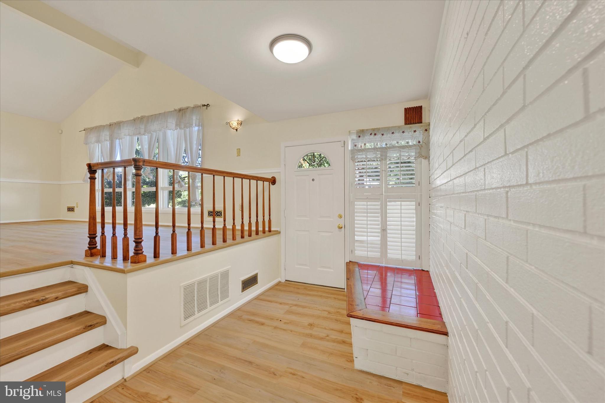809 Providence Road Towson, MD 21286 - Photo 3 of 26 a bathroom with a bathtub and a window