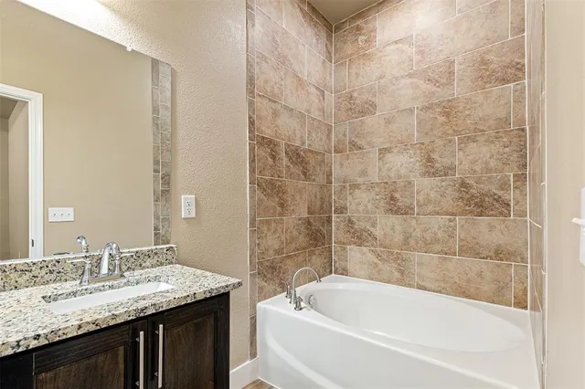 $289,000 | 413 Henderson Street, Bonham, TX 75418