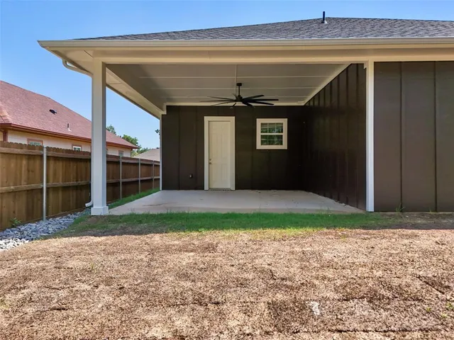 $289,000 | 413 Henderson Street, Bonham, TX 75418