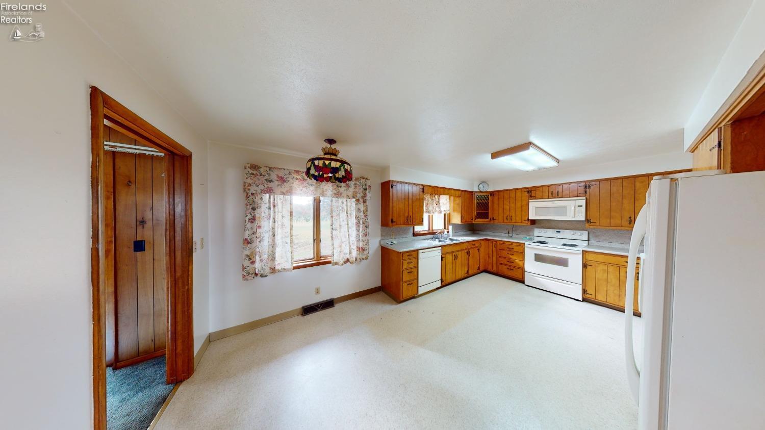 705 Limerick Road Clyde, OH 43410 - Photo 8 of 41 Gallery Image 8
