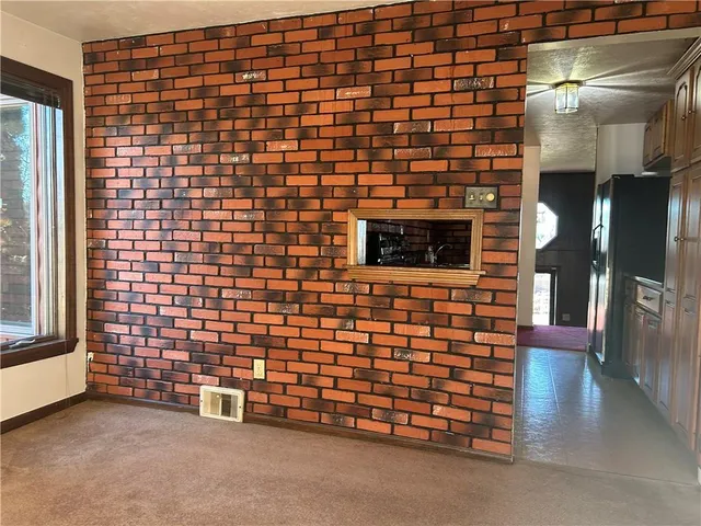 a view of empty room with windows