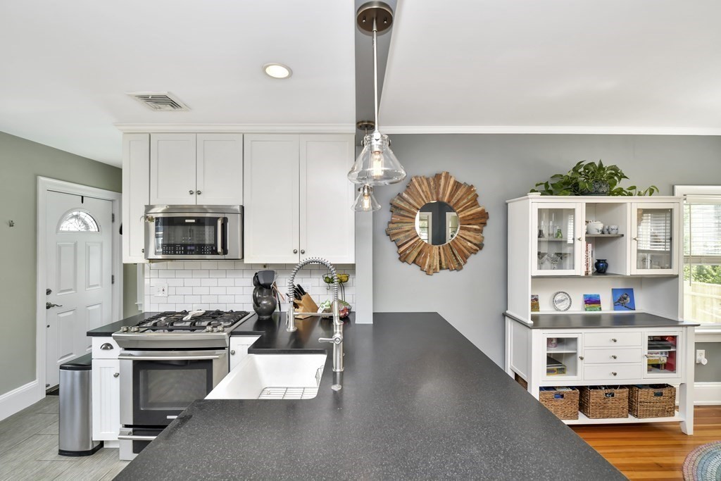 33 Conant Road Quincy, MA 02171 - Photo 8 of 41 Gallery Image 8