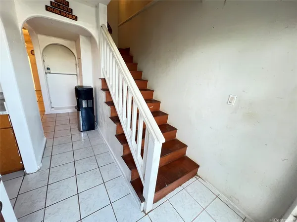a view of entryway and hall