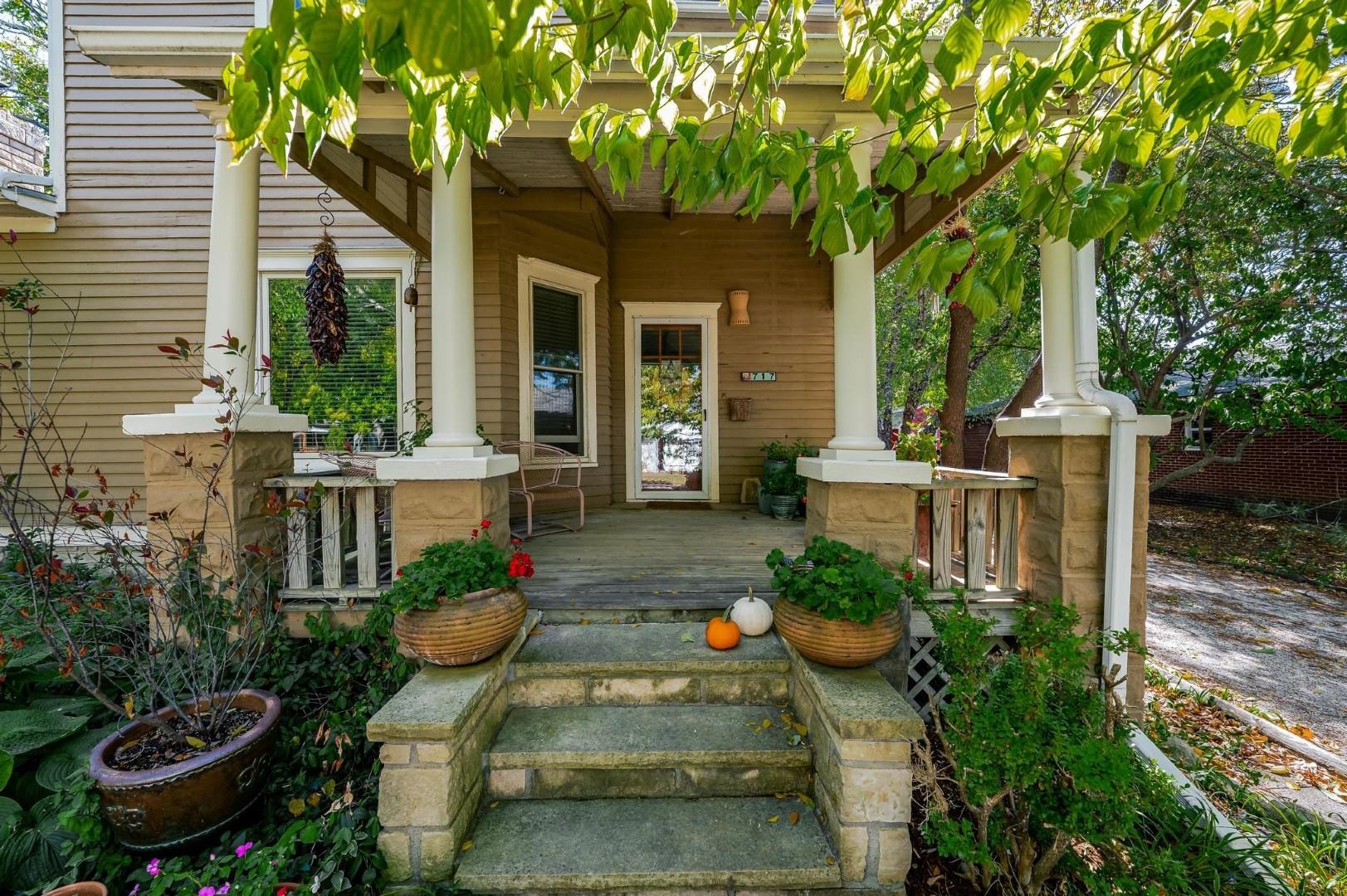 717 East 8th Avenue Winfield, KS 67156 - Photo 3 of 32