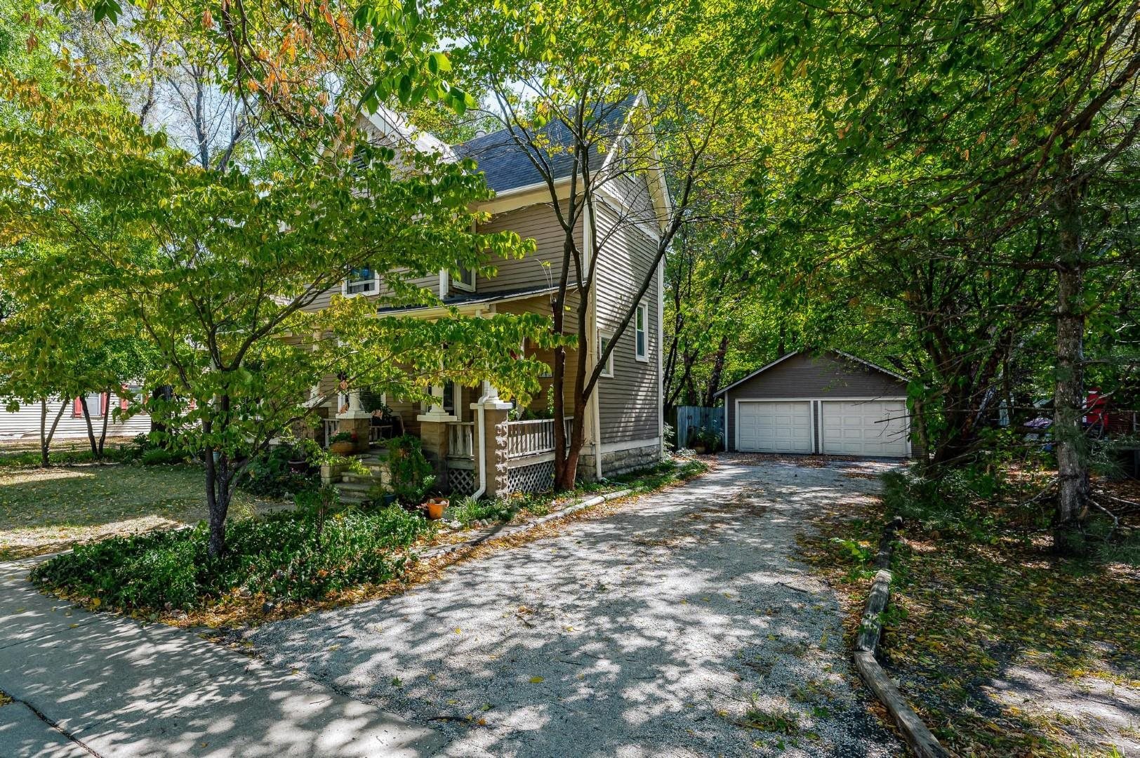 717 East 8th Avenue Winfield, KS 67156 - Photo 5 of 32