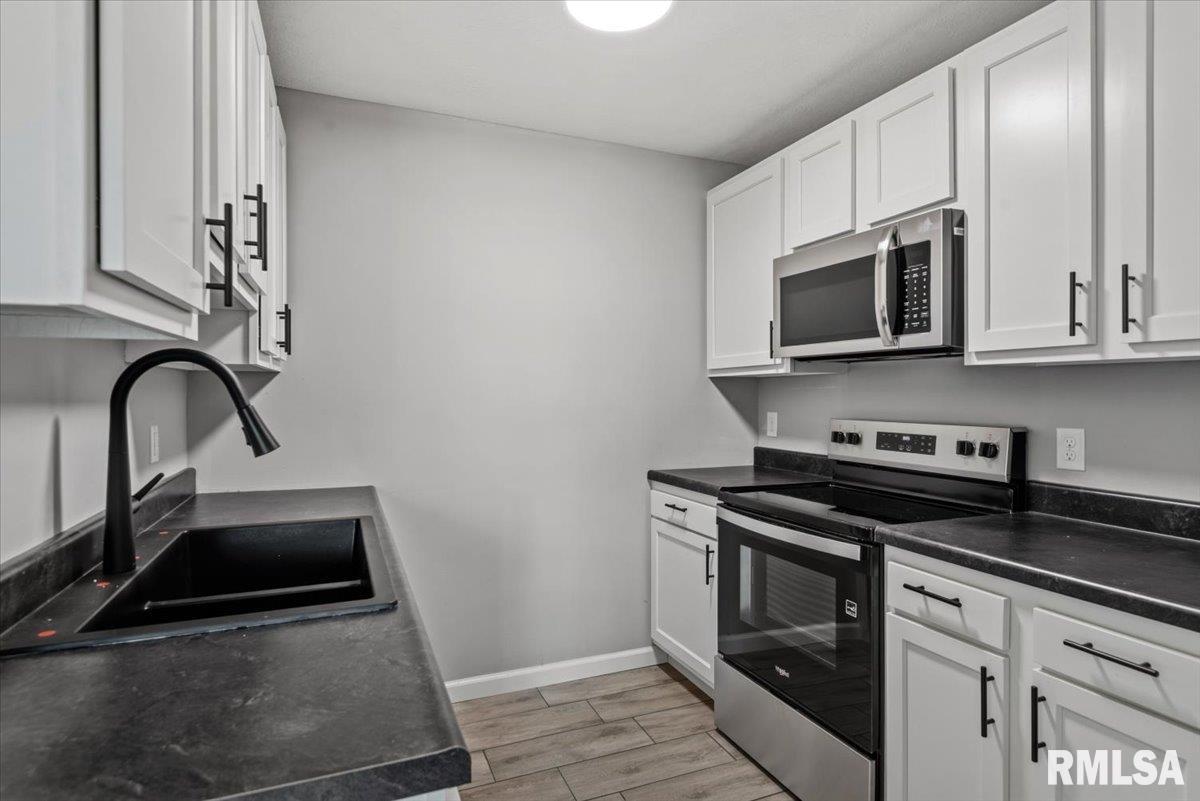 3913 McCormick Drive Springfield, IL 62707 - Photo 9 of 26