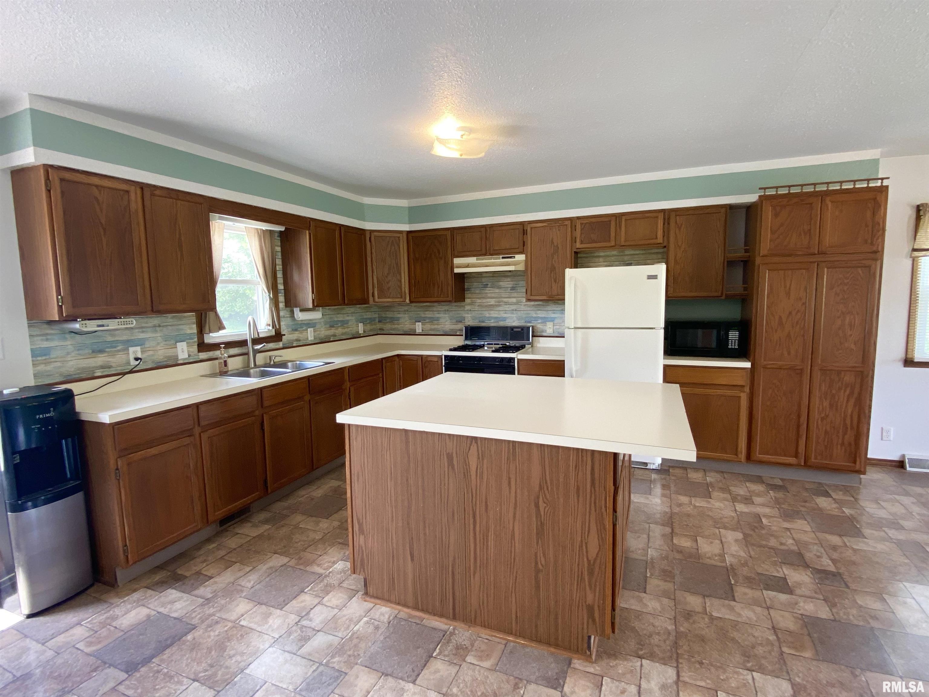 1863 Ebenezer Church Road Jacksonville, IL 62650 - Photo 25 of 40 Gallery Image 25