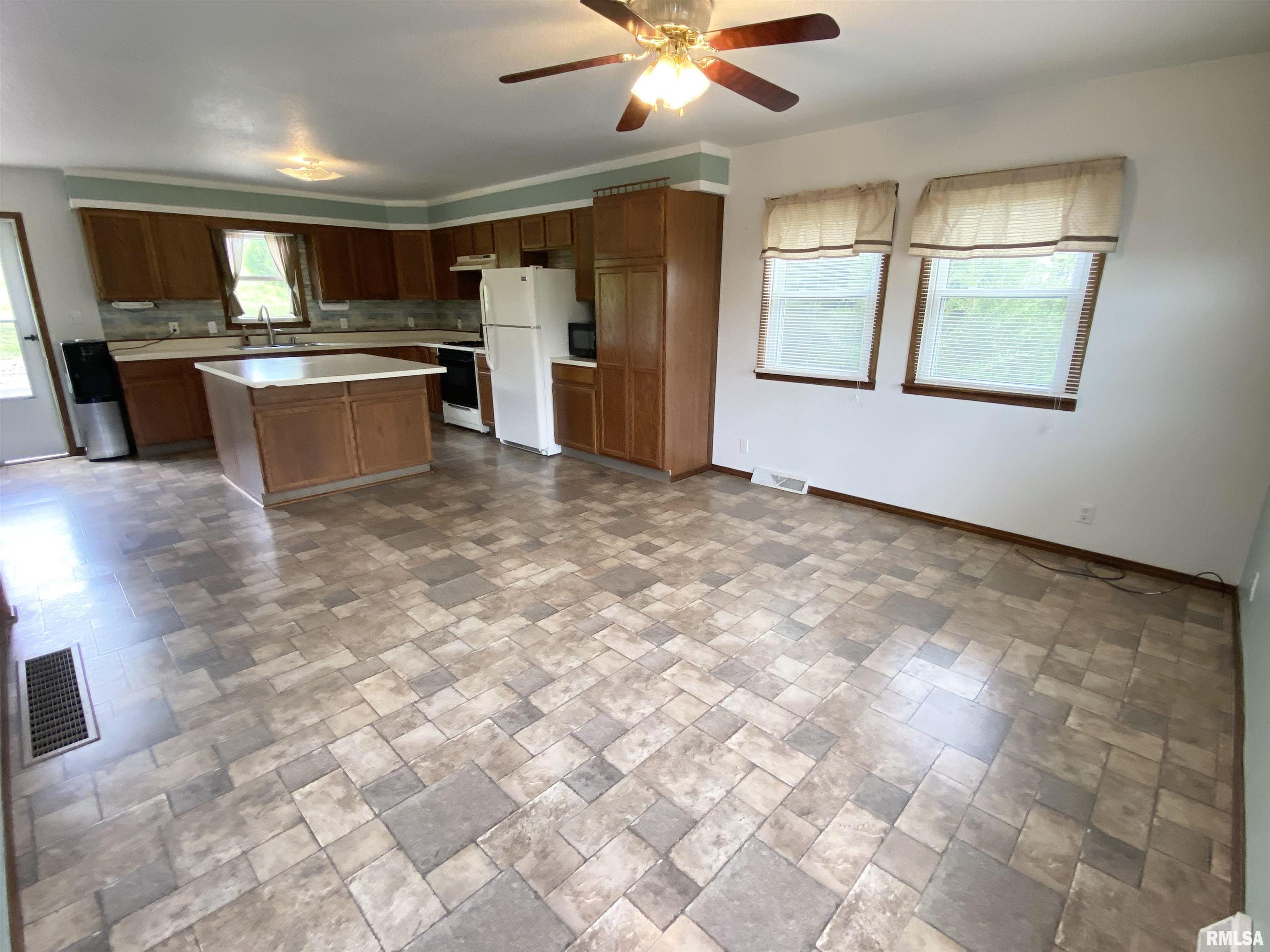 1863 Ebenezer Church Road Jacksonville, IL 62650 - Photo 27 of 40 Gallery Image 27