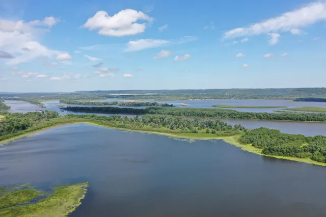 $895,000 | 29923 Lakeview Avenue, Red Wing, MN 55066