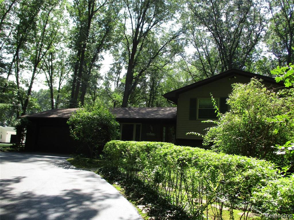 5843 Crandall Road Howell, MI 48855 - Photo 2 of 35