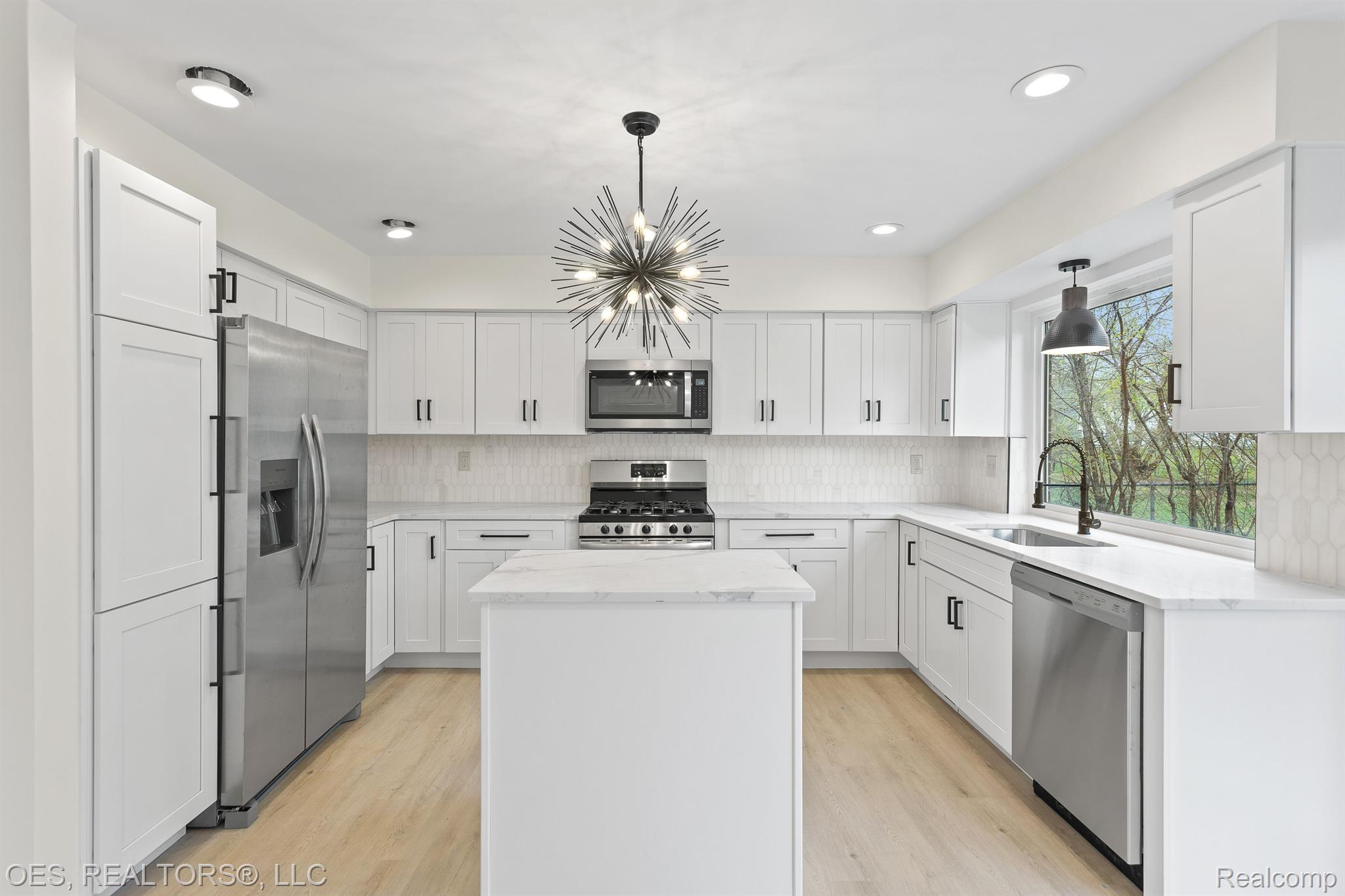 22510 Deerfield Road Novi, MI 48375 - Photo 4 of 42 Gallery Image 4