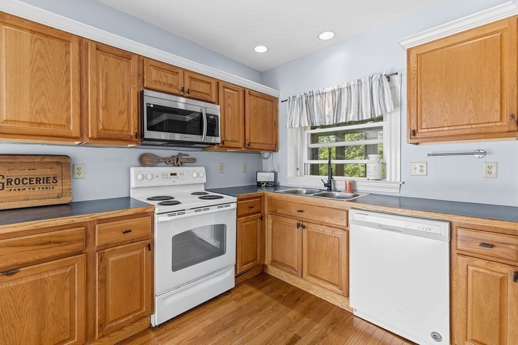 66 Middle Road Acushnet, MA 02743 - Photo 23 of 42