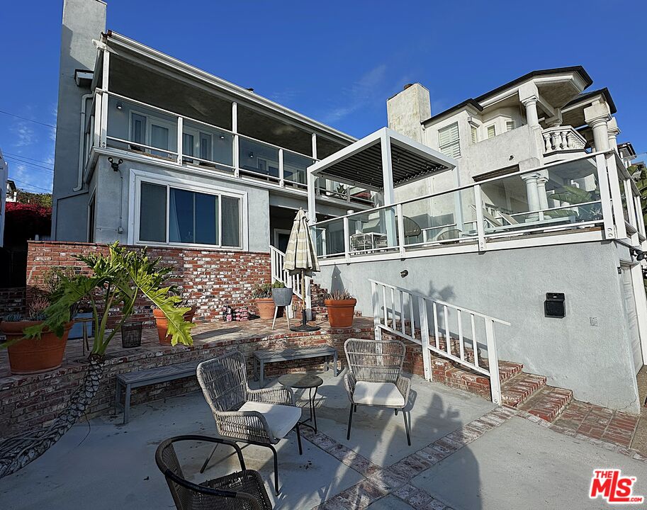 135 Napoleon Street Playa del Rey, CA 90293 - Photo 2 of 36 a front view of a house with outdoor seating